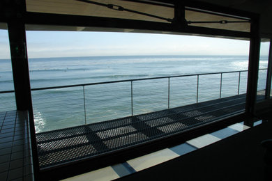 Beach style home design photo in Sacramento