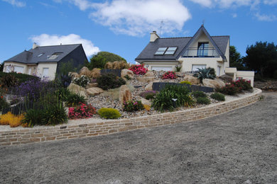 Cette photo montre un jardin bord de mer.