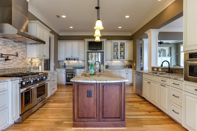 Example of a kitchen design in Raleigh