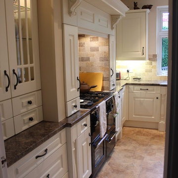 Canford cliffs - Traditional ivory kitchen