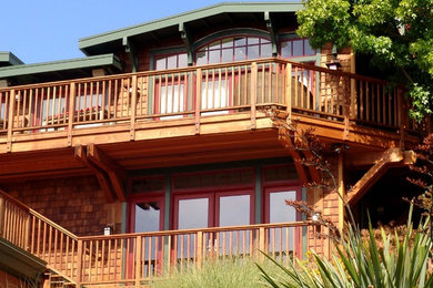 Example of an arts and crafts exterior home design