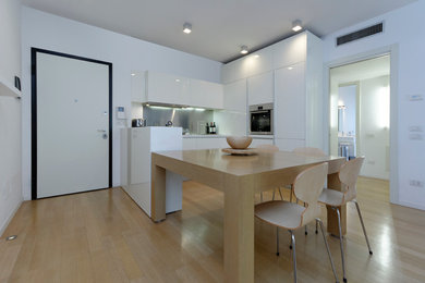 Ejemplo de diseño residencial contemporáneo de tamaño medio