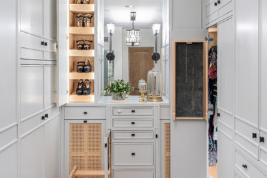 Inspiration for a transitional closet remodel in New York