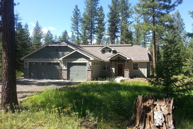 Example of a mid-sized arts and crafts one-story house exterior design in Boise