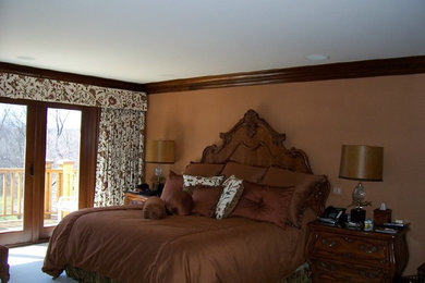 Bedroom - traditional bedroom idea in Detroit