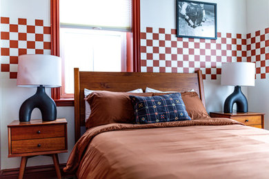 Inspiration for a mid-sized contemporary guest vinyl floor, brown floor and wallpaper bedroom remodel in Philadelphia with white walls