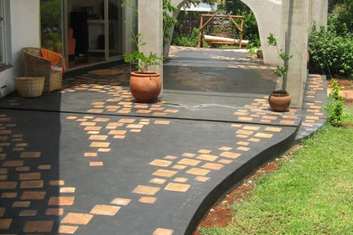 Geräumige Moderne Veranda mit Betonboden und Pergola in Sonstige