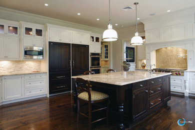 Kitchen - traditional kitchen idea in New York