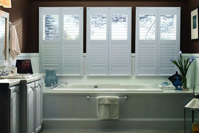 Example of a bathroom design in Jackson