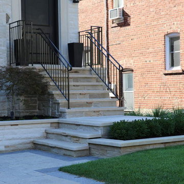 Leaside Front Yard - Timeless Classic