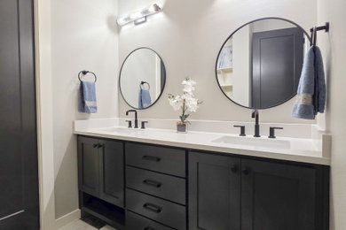 Minimalist bathroom photo in Austin