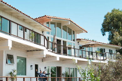 Minimalist exterior home photo in Los Angeles