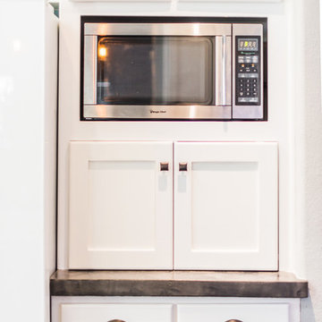 Sleek Farmhouse Kitchen