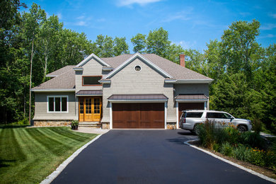 Large exterior home idea in Portland Maine