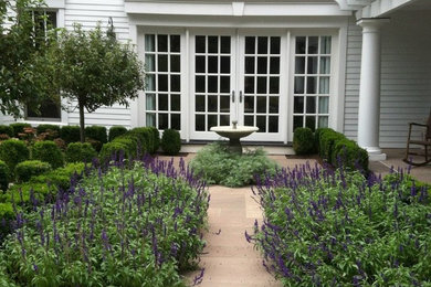 Photo of a traditional landscaping in Boston.