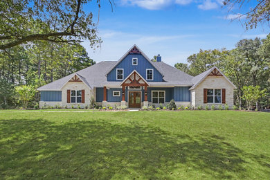 Example of an exterior home design in Houston