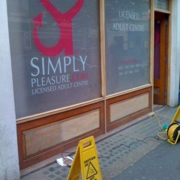 Re-decorer la façade d'un Sex-Shop à Londres