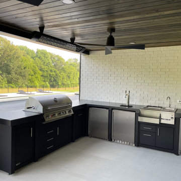 Built-In Grills & Outdoor Kitchens