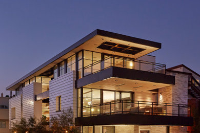 Photo of a contemporary home in Los Angeles.