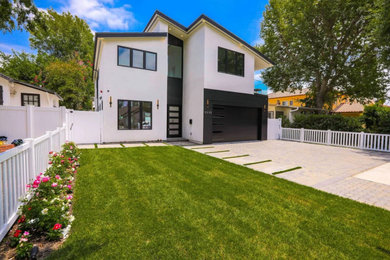 Minimalist exterior home photo in Los Angeles
