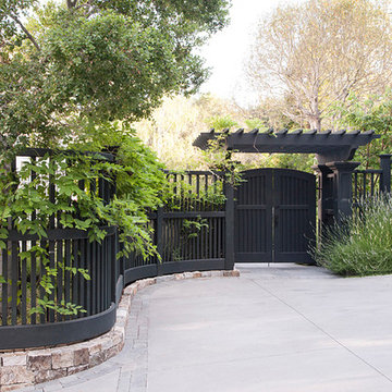 A Naturalistic Colonial Garden