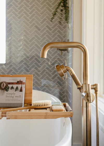 Rustic Bathroom by Laura Medicus Interiors