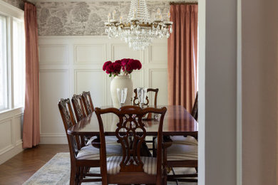 Dining room photo in Indianapolis