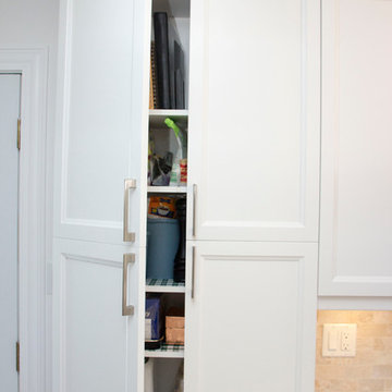White fresh contemporary Kitchen by Kitchen Fashions