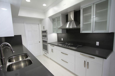 Trendy kitchen photo in Los Angeles