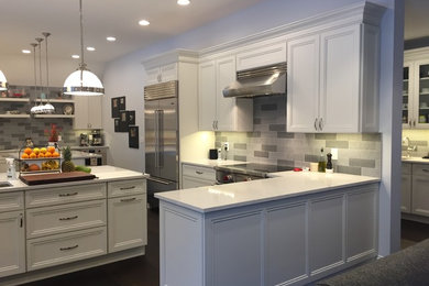 Minimalist kitchen photo in Detroit