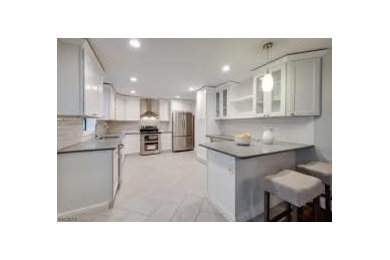 Trendy home design photo in Newark