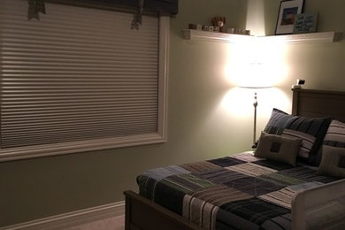 Example of a classic carpeted bedroom design in Chicago