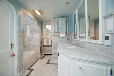 Bathroom - contemporary bathroom idea in Other