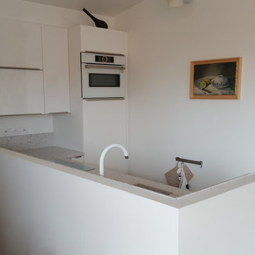 Cuisine avec plan de travail et crédences en quart Silestone Lyra
