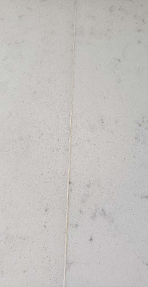 Bad quartz countertop seam?