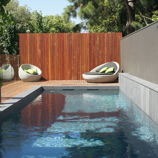 メルボルンの中サイズの長方形コンテンポラリースタイルのおしゃれな競泳用プール (デッキ材舗装) の写真