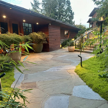 Bowen Island : "Homage to Aker" (Guardian of entrances)