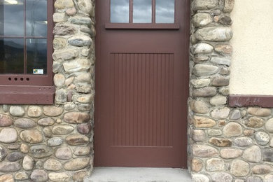 Example of a classic home design design in Calgary