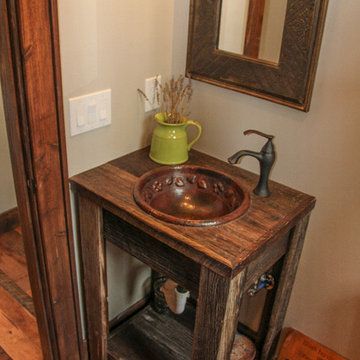 Rustic Retreat in Lost Creek