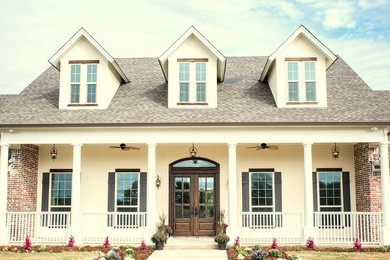 Inspiration for a front porch remodel in Dallas