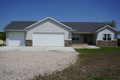 Mid-sized transitional exterior home photo
