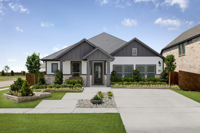 Transitional exterior home idea in Dallas