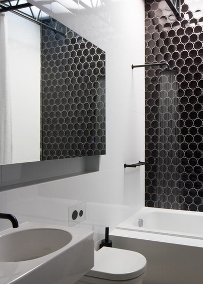 Современный Ванная комната by OOF! Architecture