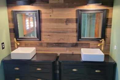 ワシントンD.C.にあるラグジュアリーな中くらいなカントリー風のおしゃれな浴室の写真