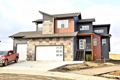 Inspiration for a mid-century modern exterior home remodel in Calgary