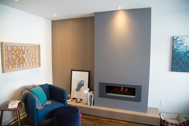 Example of a classic living room design in Montreal