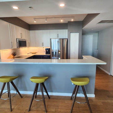 Beautiful Transitional Kitchen Remodel Done in a Two-Tone Color
