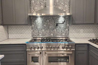 Kitchen - kitchen idea in Dallas