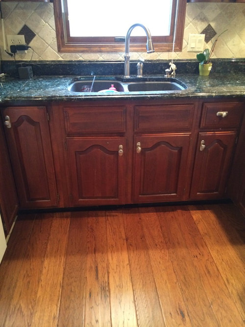 Flooring With Cherry Cabinets, What Color Laminate Flooring Goes With Cherry Cabinets