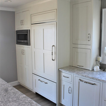 Starmark Insert Kitchen in Mackay Dove (Perimeter) and Peppercorn (Island)